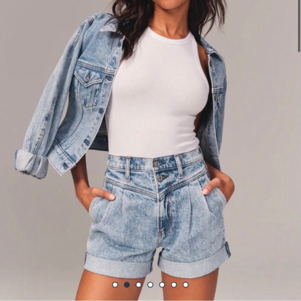 Abercrombie & Fitch 80’s Mom Short Ultra High Rise 27/4